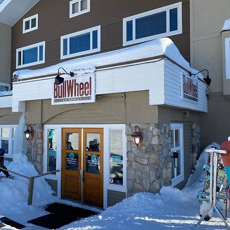 3 Bedroom 3 Bath Ski In Ski Out With Private Hot Tub Big White Eksteriør billede
