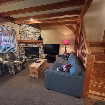 3 Bedroom 3 Bath Ski In Ski Out With Private Hot Tub Big White Eksteriør billede