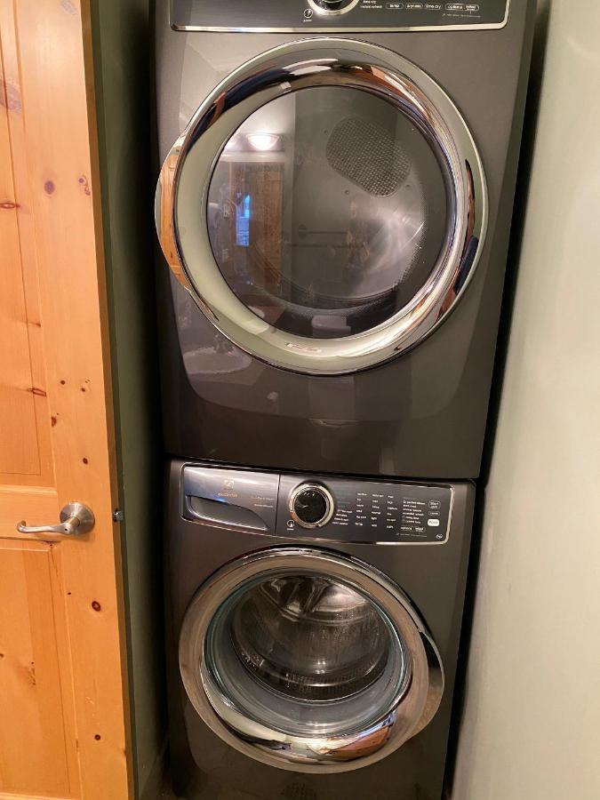 3 Bedroom 3 Bath Ski In Ski Out With Private Hot Tub Big White Eksteriør billede