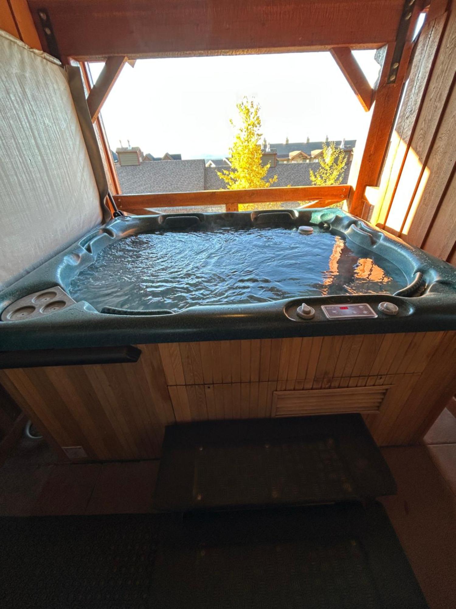 3 Bedroom 3 Bath Ski In Ski Out With Private Hot Tub Big White Eksteriør billede