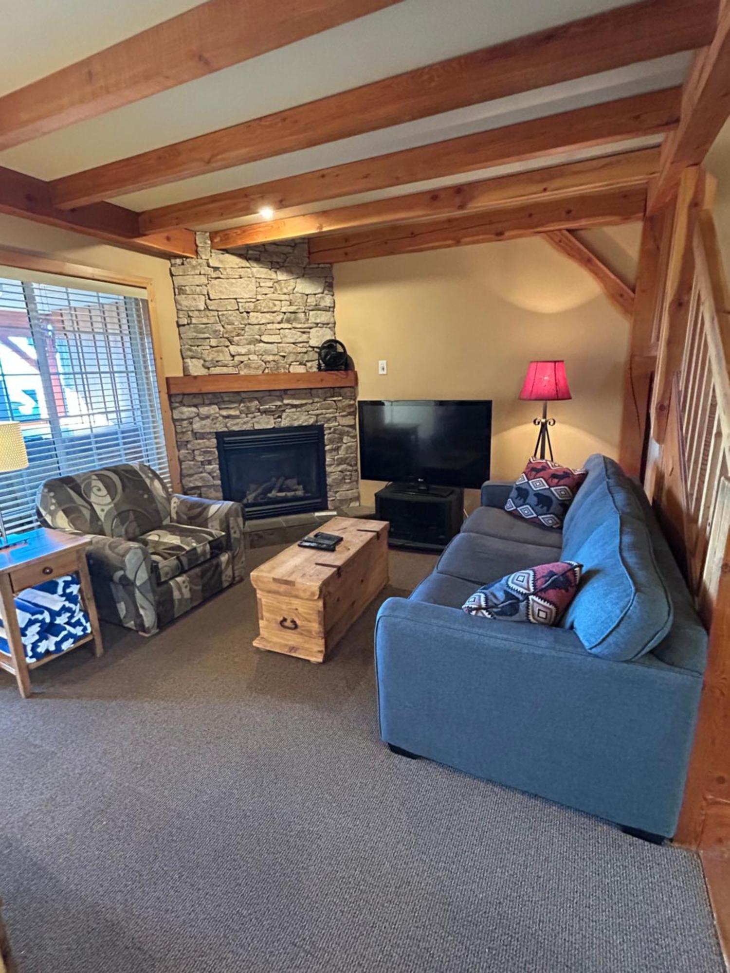 3 Bedroom 3 Bath Ski In Ski Out With Private Hot Tub Big White Eksteriør billede