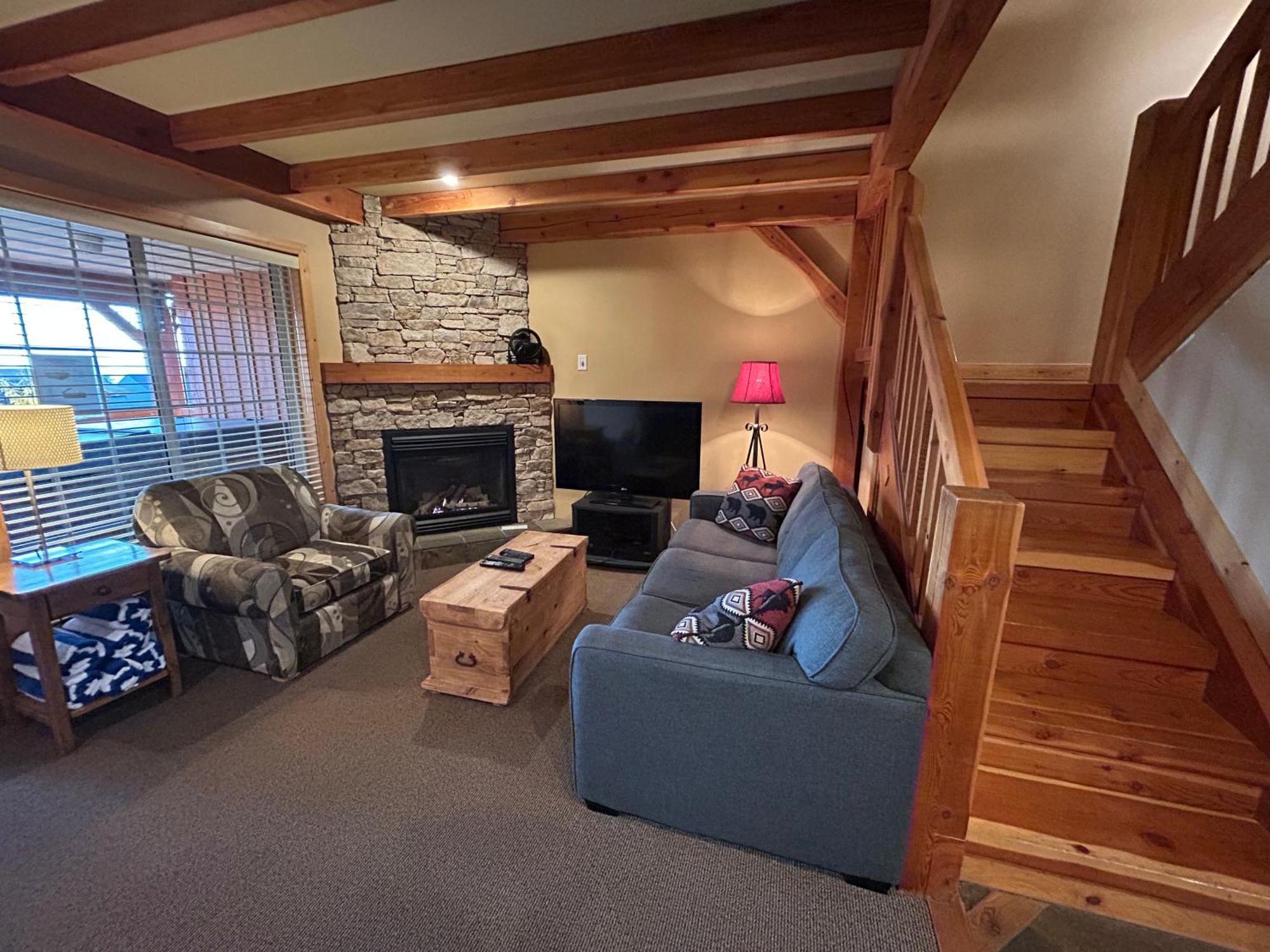 3 Bedroom 3 Bath Ski In Ski Out With Private Hot Tub Big White Eksteriør billede