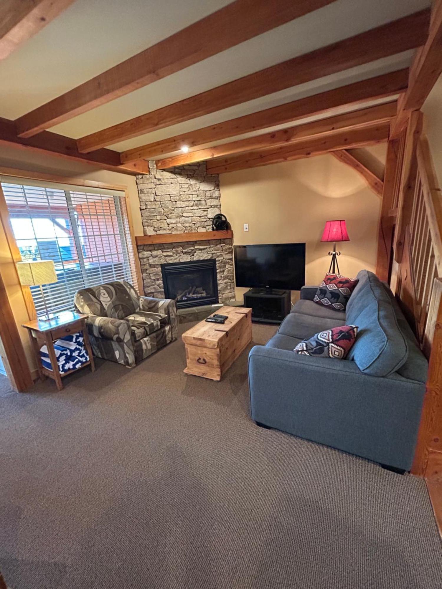 3 Bedroom 3 Bath Ski In Ski Out With Private Hot Tub Big White Eksteriør billede