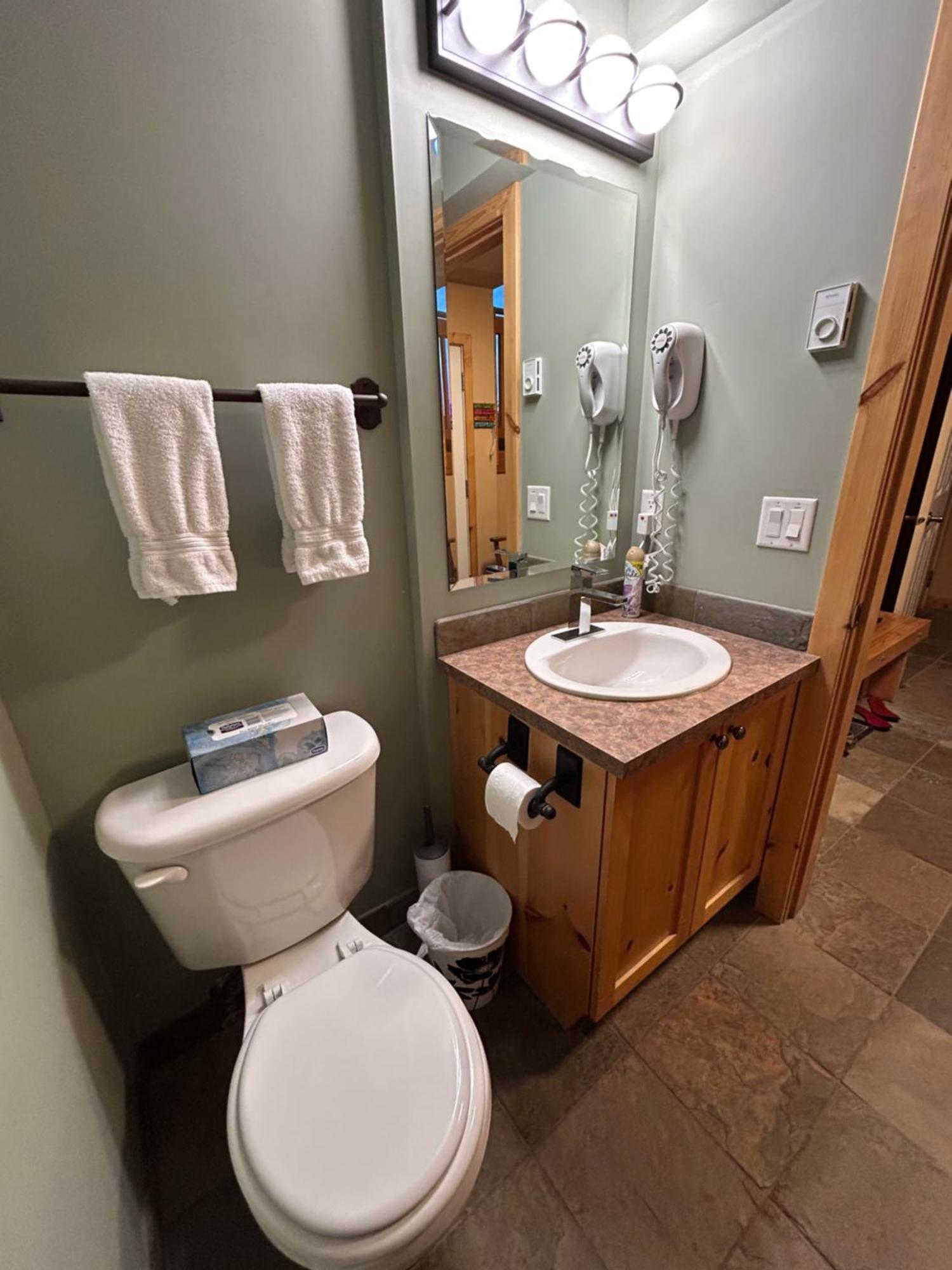 3 Bedroom 3 Bath Ski In Ski Out With Private Hot Tub Big White Eksteriør billede