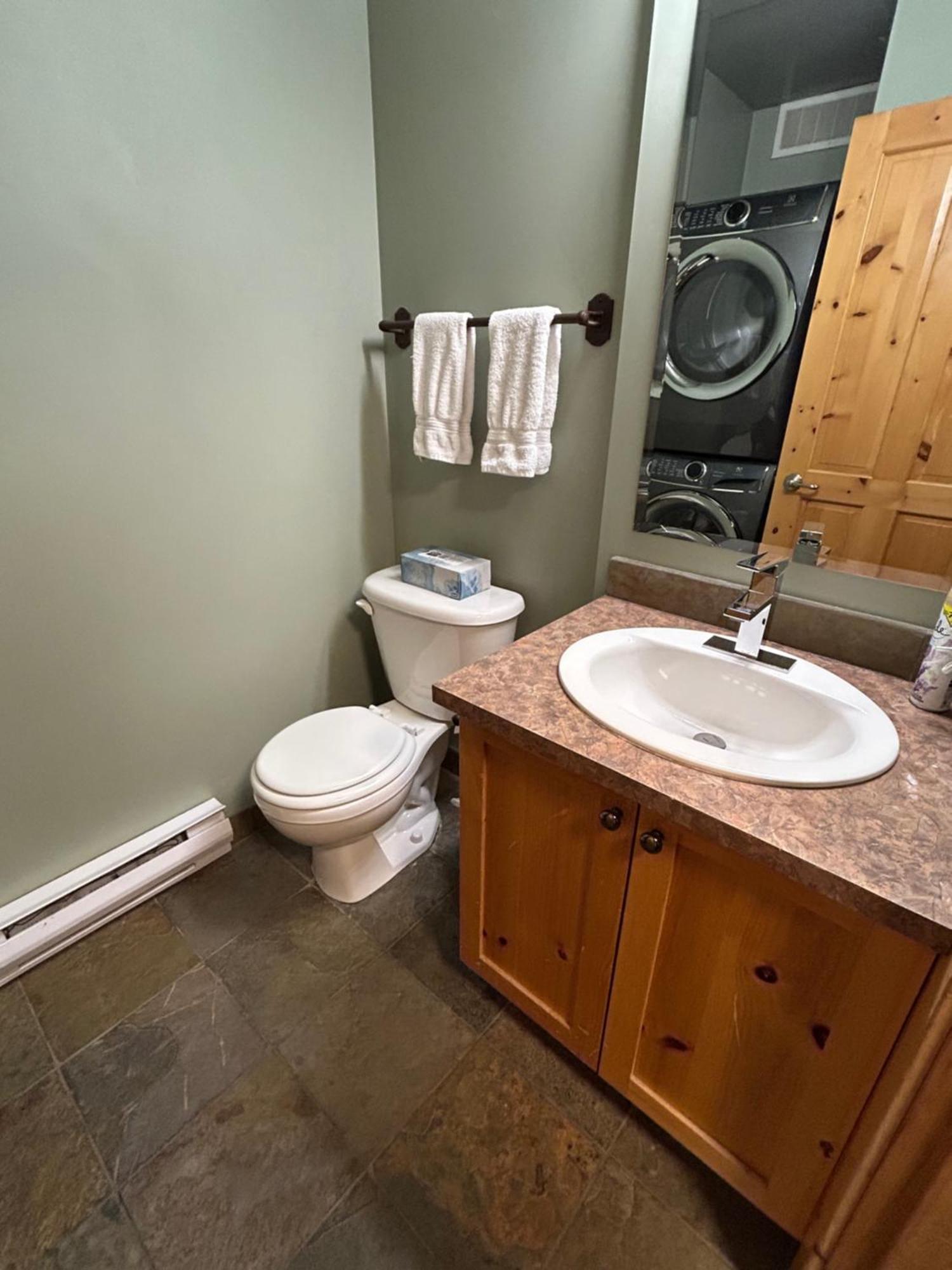 3 Bedroom 3 Bath Ski In Ski Out With Private Hot Tub Big White Eksteriør billede