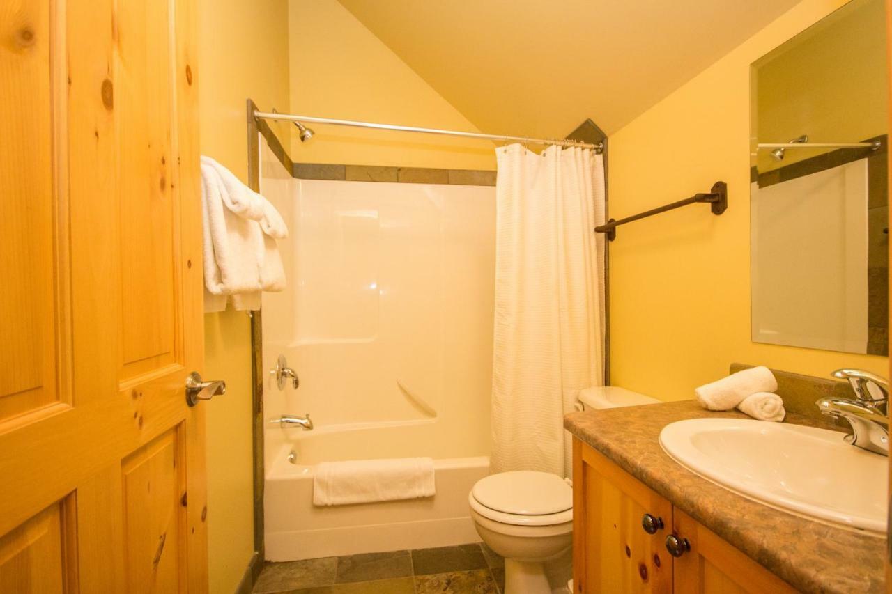 3 Bedroom 3 Bath Ski In Ski Out With Private Hot Tub Big White Eksteriør billede