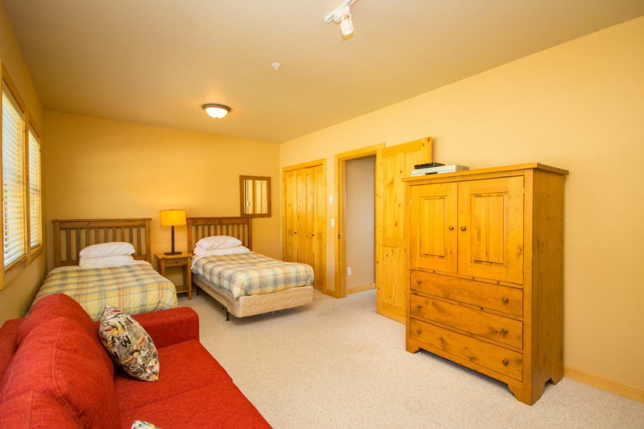 3 Bedroom 3 Bath Ski In Ski Out With Private Hot Tub Big White Eksteriør billede