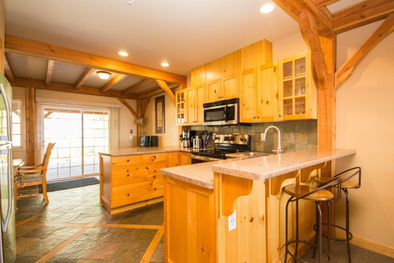 3 Bedroom 3 Bath Ski In Ski Out With Private Hot Tub Big White Eksteriør billede