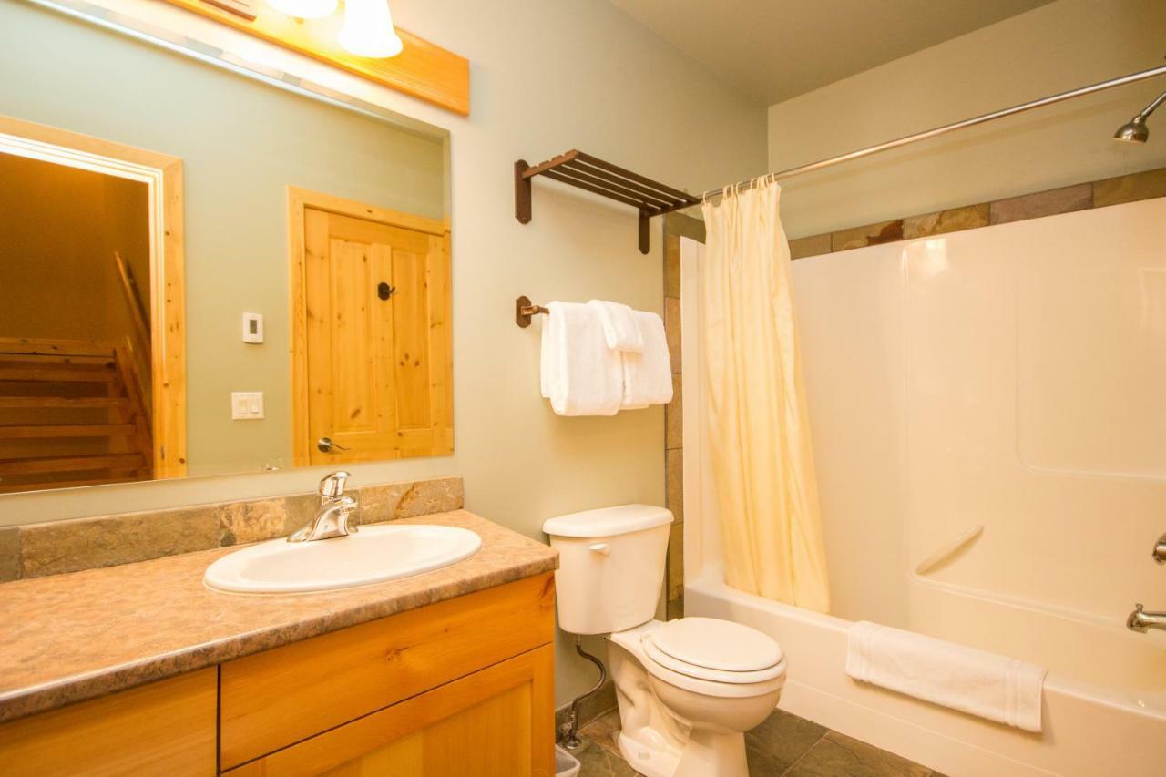 3 Bedroom 3 Bath Ski In Ski Out With Private Hot Tub Big White Eksteriør billede