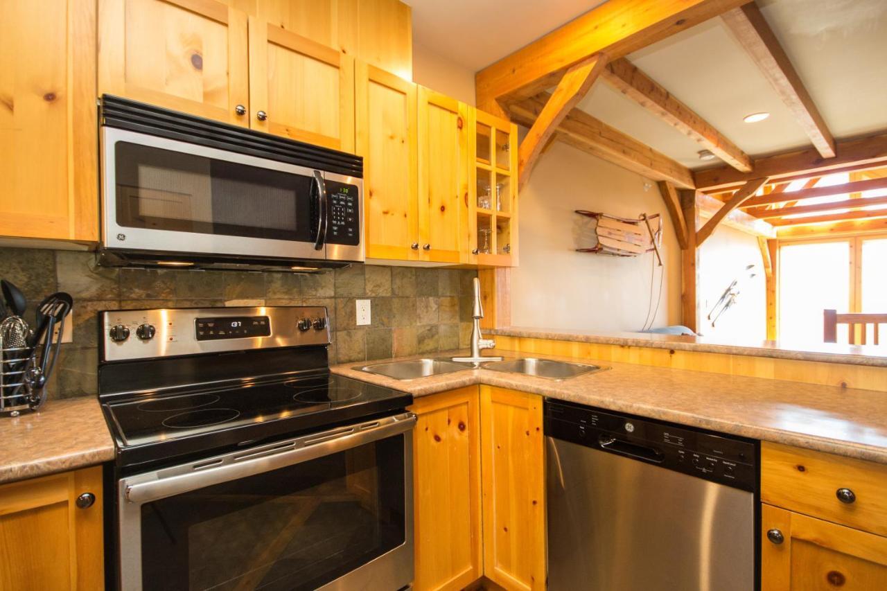 3 Bedroom 3 Bath Ski In Ski Out With Private Hot Tub Big White Eksteriør billede